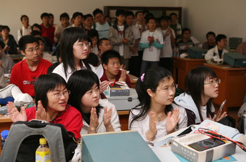 选手在竞赛现场(1)